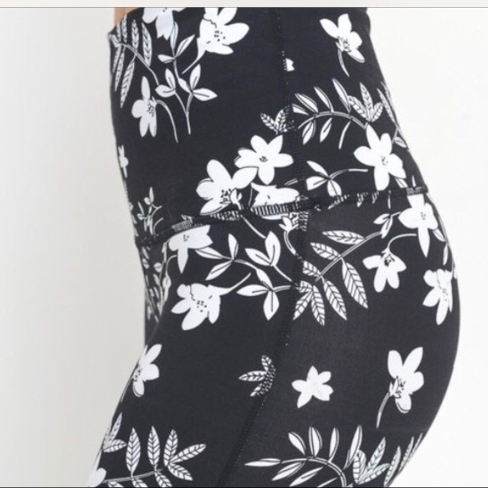 1 LEFT 💫 NEW IN PACKAGE FLORAL LEGGING - Picture 5 of 8